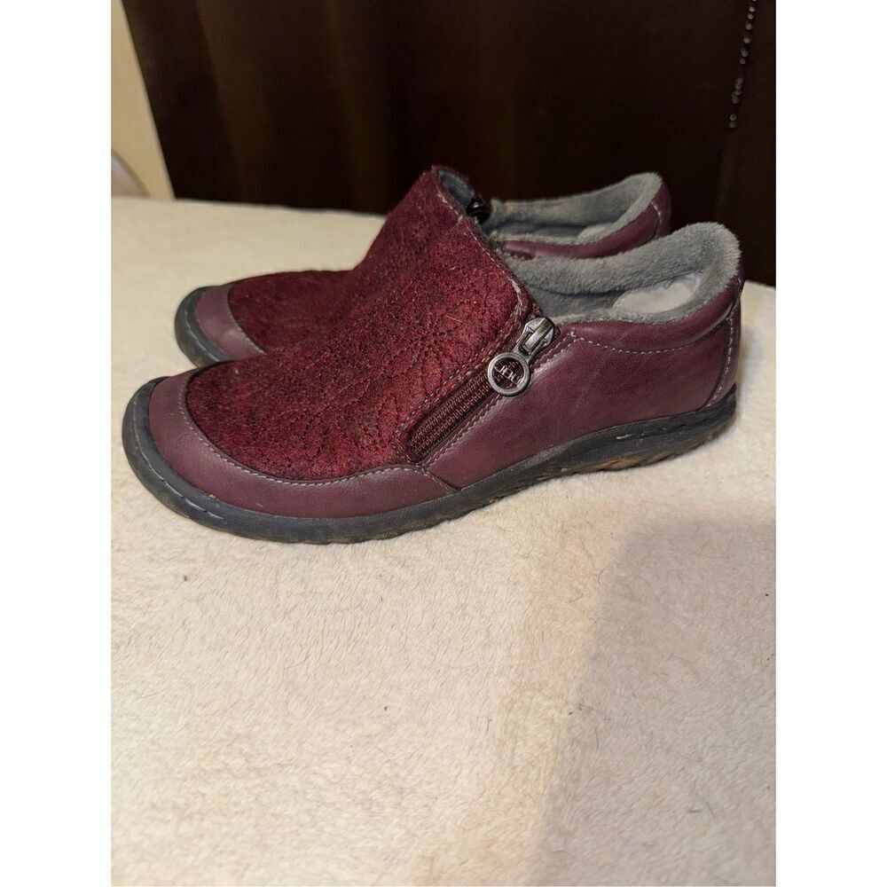JBU by jambuβembroidered design crimson sneakers sizeβ6.5